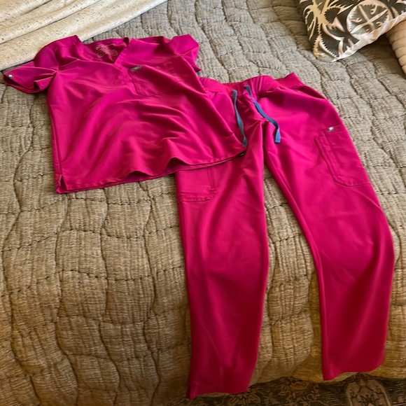 Figs Other - FIGS RASPBERRY SORBET SCRUB SET